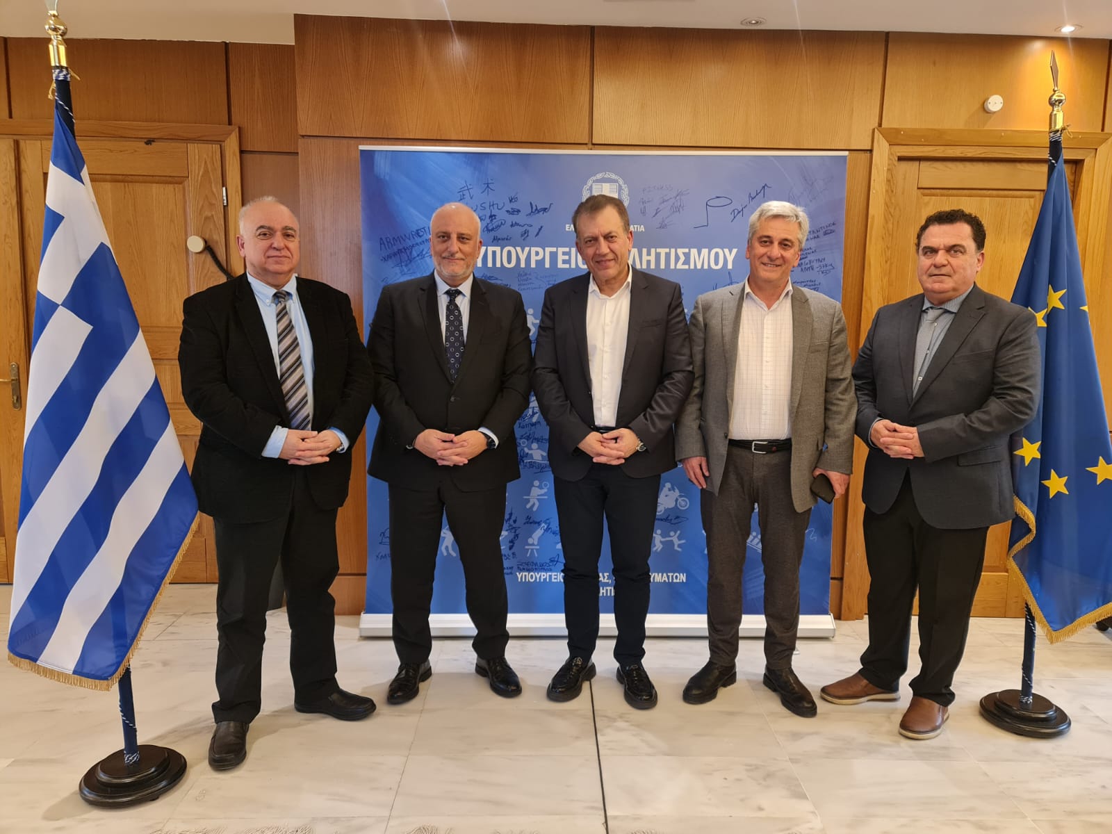 Ο Γιάννης Βρούτσης παρέδωσε στον Σύνδεσμο Επιχειρήσεων Επιβατηγού Ναυτιλίας (ΣΕΕΝ) τον «Χάρτη του ελληνικού αθλητισμού», μέσω του e-Kouros