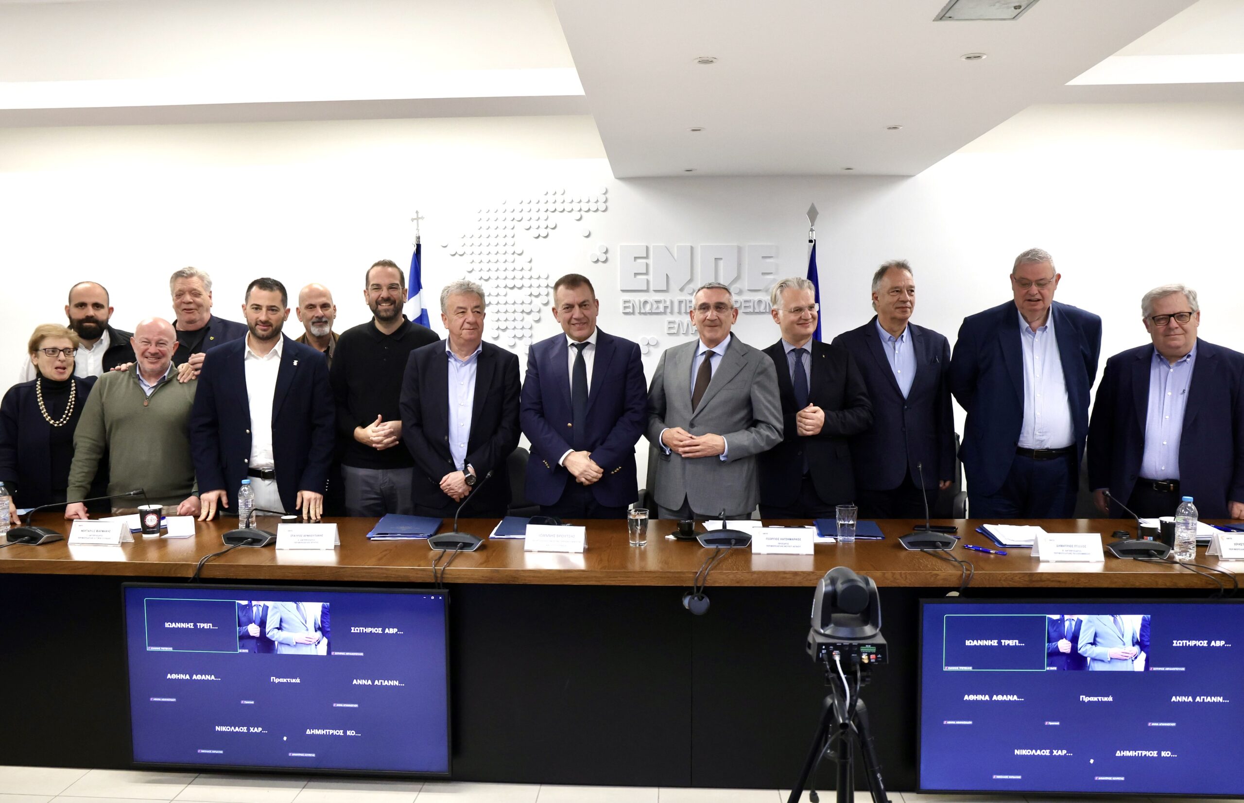 Ο Γιάννης Βρούτσης παρέδωσε στην Ένωση Περιφερειών Ελλάδας τον «Χάρτη του ελληνικού αθλητισμού», μέσω του e-Kouros